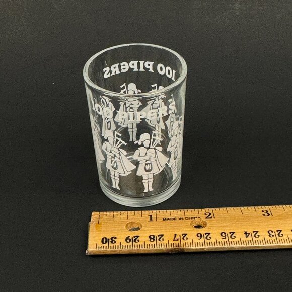 Vtg Seagrams Scotch Shot Glass 100 Pipers Clear White Image Font Bag Pipers 2oz - Picture 5 of 9